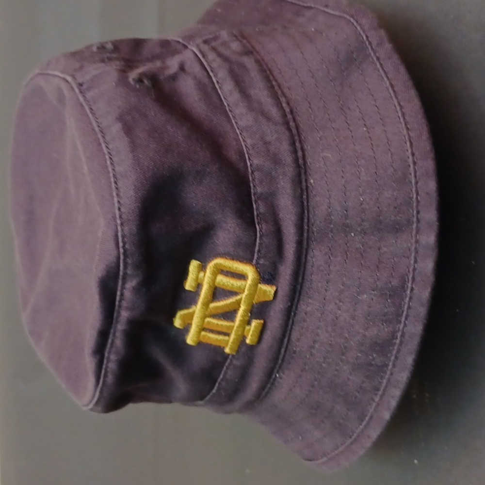 NWOT Youth Top of the World Notre Dame Rookie bucket hat